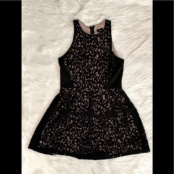 Dresses & Skirts - Black and beige lacy dress 👗